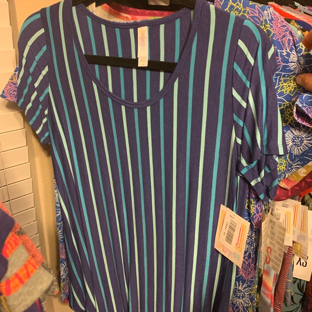 Lularoe xs tee